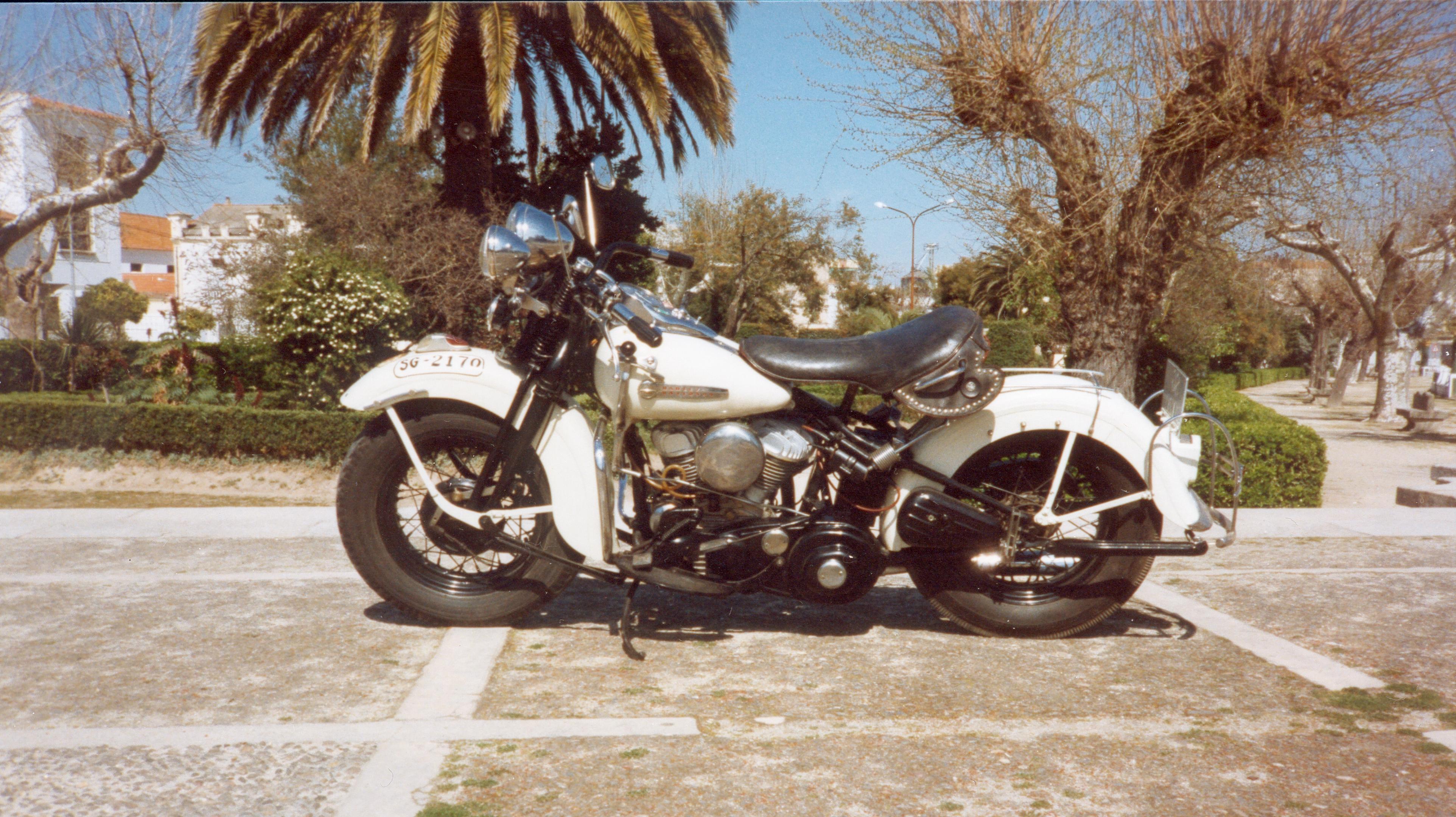 1995 Harley-Davidson en parque V. de Alcántara