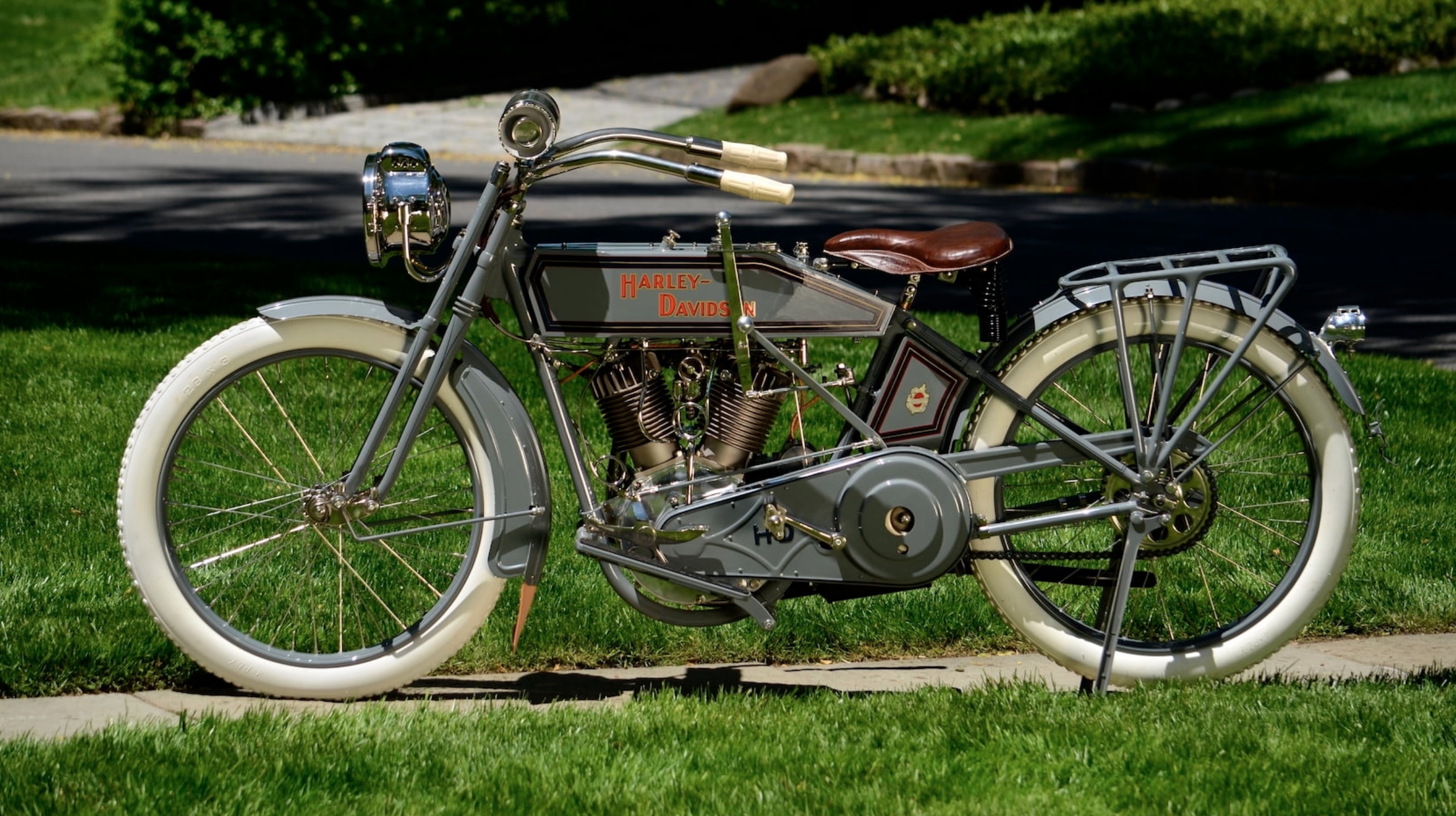 1915 - Harley-Davidson modelo 11F - Izquierda