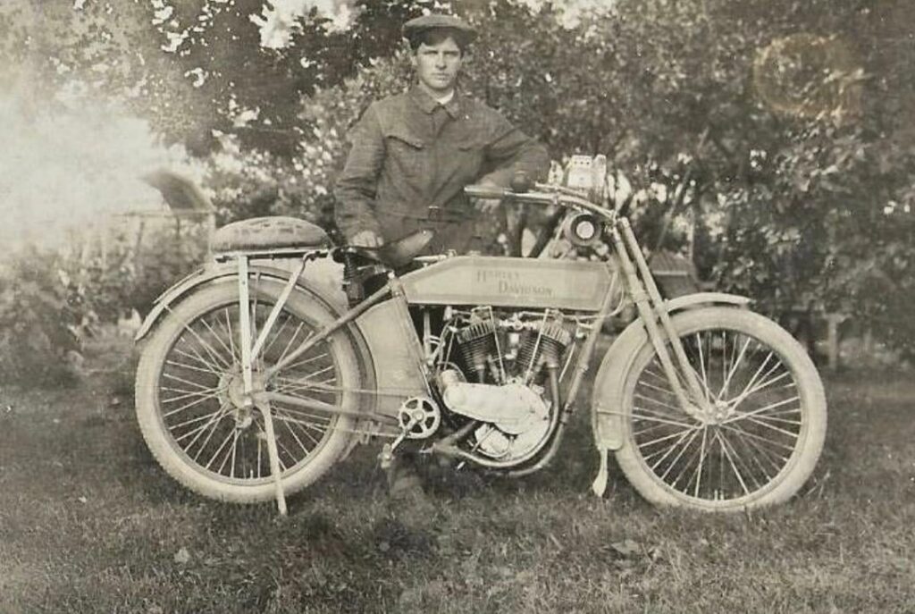 1912 - Harley-Davidson V-Twin - Modelo 8