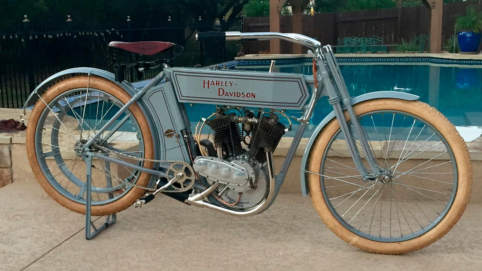 1911 - Harley-Davidson - Modelo V-Twin - Derecha