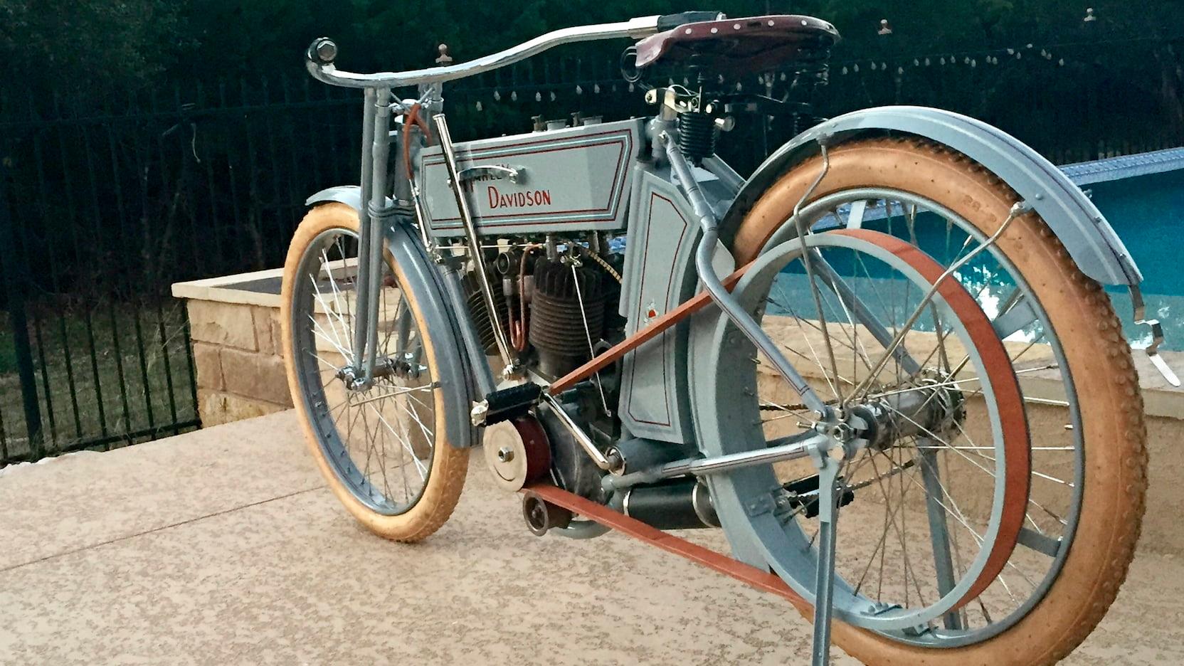 1911 - Harley-Davidson - Modelo V-Twin - Izquierda