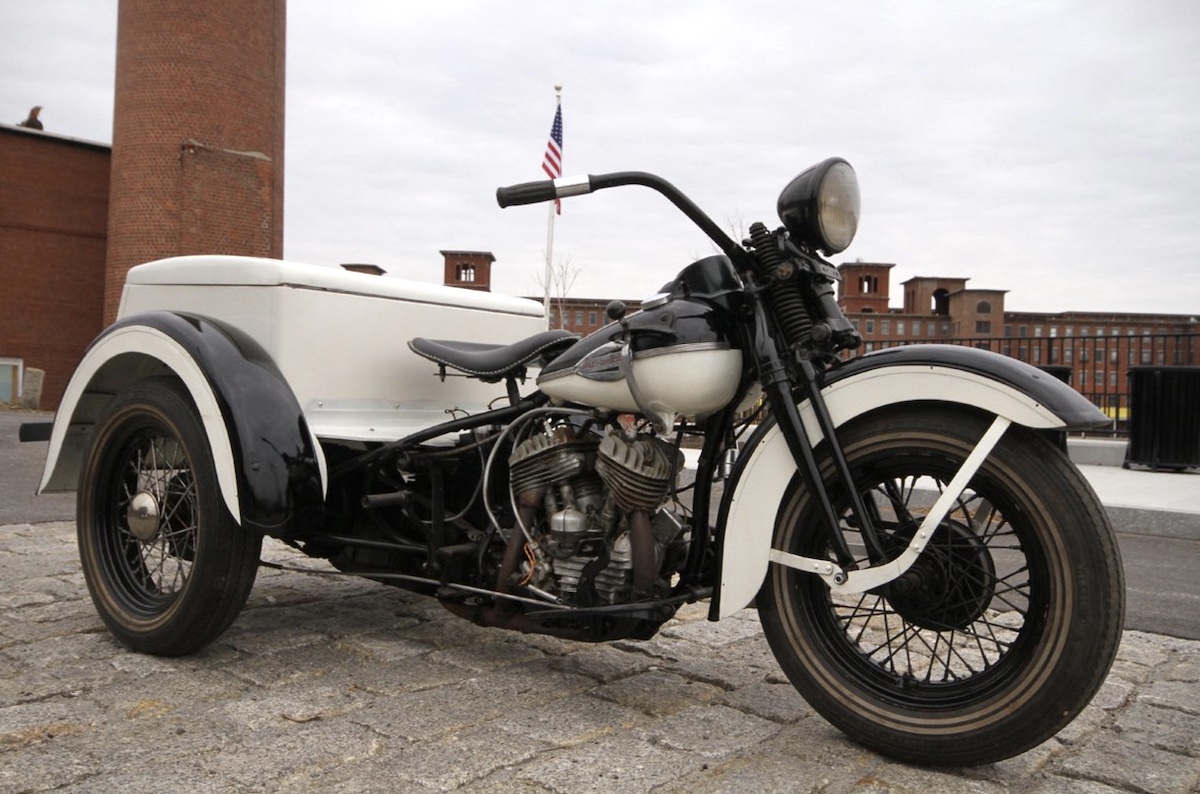 1944 - Harley-Davidson modelo 44G 45 ci - Servicar - Derecha
