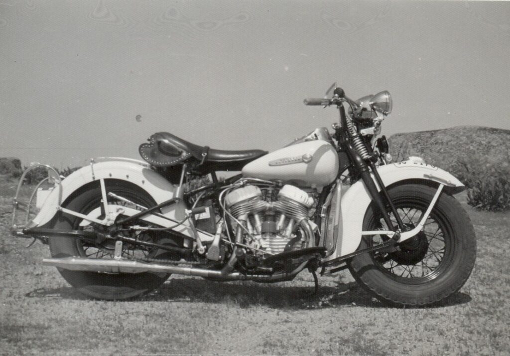 1946 Harley-Davidson WL45-izquierda